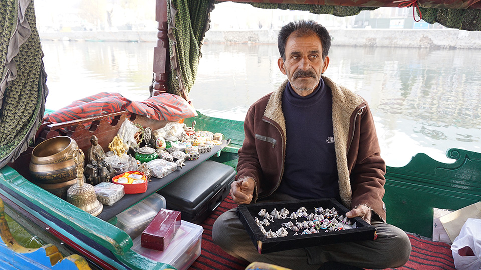 image of seller in the boat