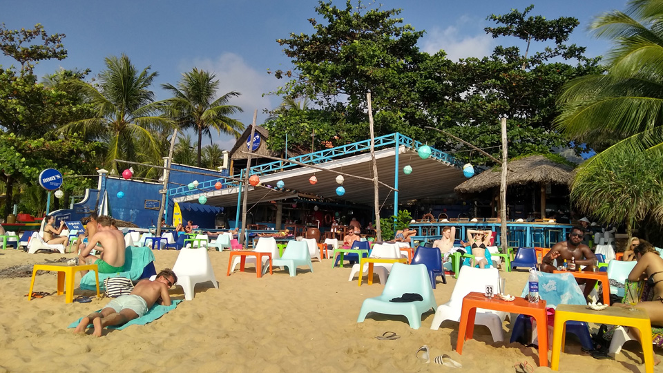 Image of rory's beach and bar